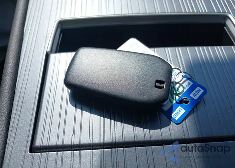 2025 Toyota Sienna Le из США, поврежденный, VIN 5TDBSKFCXSS160581